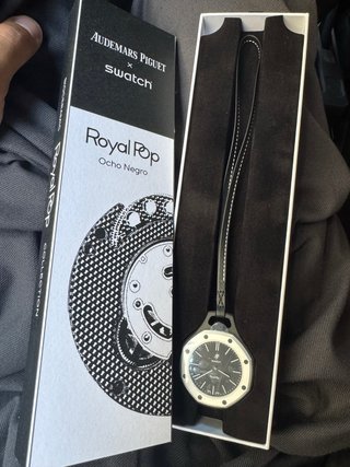 Swatch Royal Oak Negro y Blanco