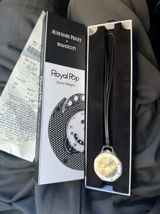 Swatch Royal Oak Negro y Blanco