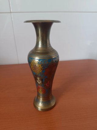 Jarrón decorativo metal dorado y multicolor