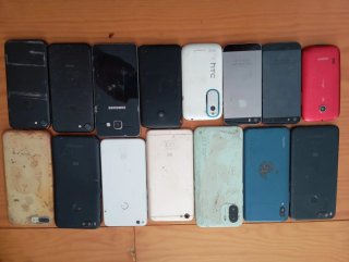 Lote 49 móviles para piezas o colección