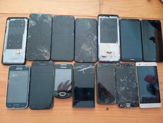 Lote 49 móviles para piezas o colección