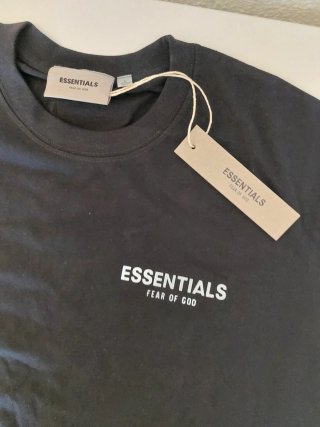 Camiseta Essentials negra