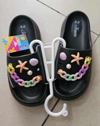 Ciabatte Jomix nere con decorazioni