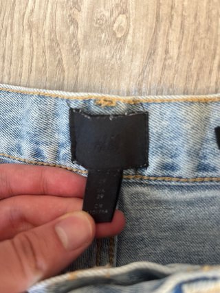 Vaqueros cortos desgastados