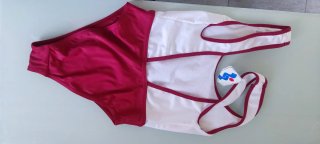 Bañador deportivo blanco y rojo