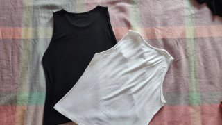 Top Monella nero e bianco con borchie M