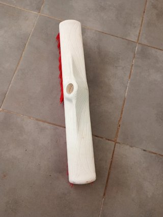 Cepillo escobón rojo y blanco