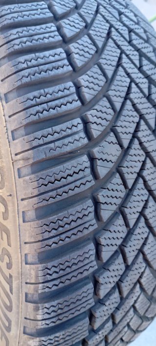Bridgestone 225/45/18 95V Neumáticos