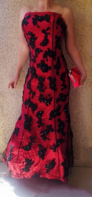 Vestido de fiesta rojo con lentejuelas