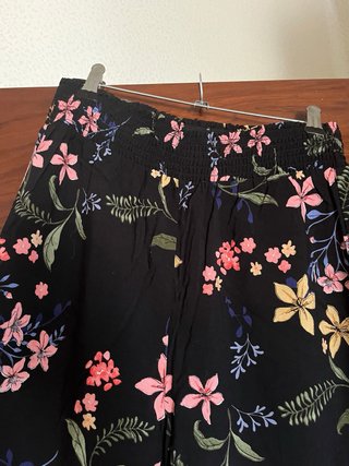 Pantalón ancho estampado floral