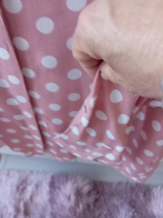 Camisa salmón con lunares  t/ XL.