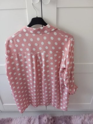 Camisa salmón con lunares  t/ XL.