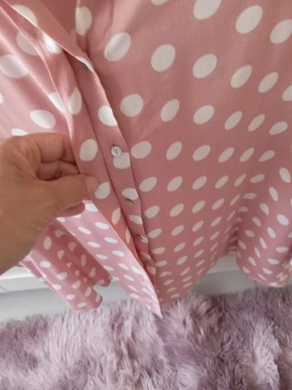 Camisa salmón con lunares  t/ XL.