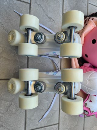 Pattini a rotelle e protezioni rosa taglia 32