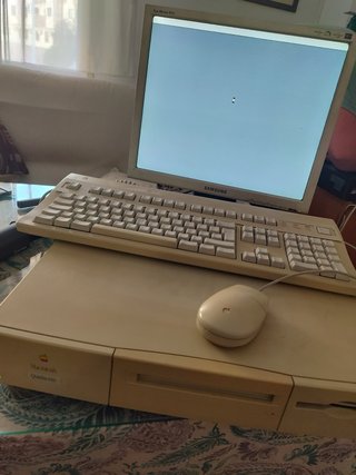 Macintosh Quadra 610 con Diskettes Teclado y Raton