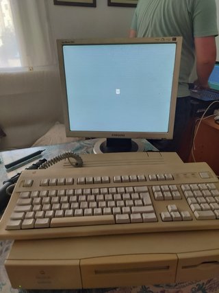 Macintosh Quadra 610 con Diskettes Teclado y Raton