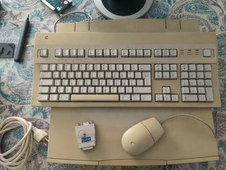 Macintosh Quadra 610 con Diskettes Teclado y Raton