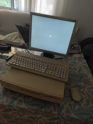 Macintosh Quadra 610 con Diskettes Teclado y Raton