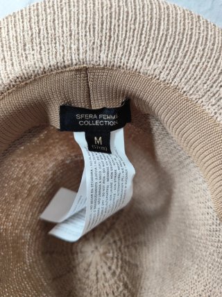 Sombrero beige con lazo negro
