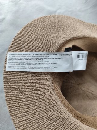 Sombrero beige con lazo negro