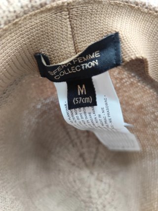 Sombrero beige con lazo negro