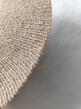 Sombrero beige con lazo negro
