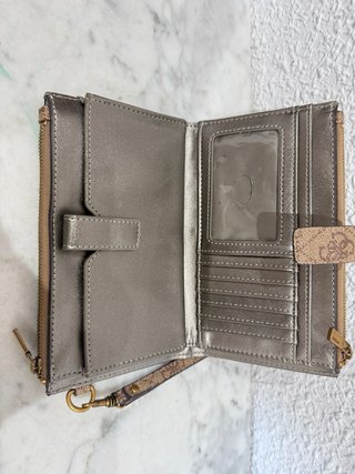 Cartera Guess Marrón y Dorada
