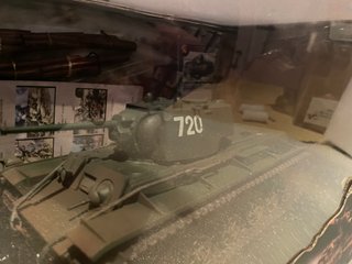 1:32 FORCES OF VALOR KV-1 TANQUE RUSO 1944