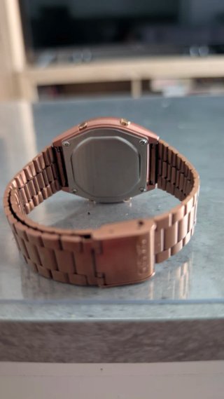 Reloj Casio Vintage Dorado Digital Illuminator