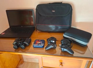 Laptop HP, Binoculares, 2 Controles y Maletín