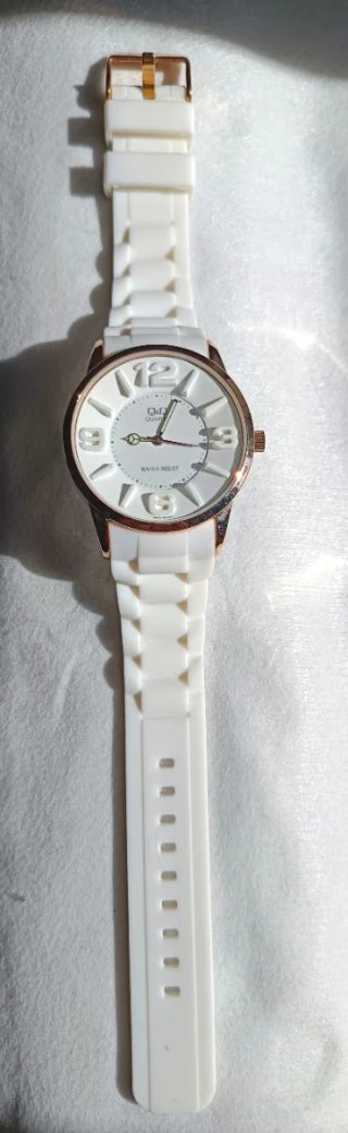 Q&Q Quartz by Citizen 40 mm – Bianco e Oro Rosa