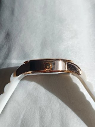 Q&Q Quartz by Citizen 40 mm – Bianco e Oro Rosa