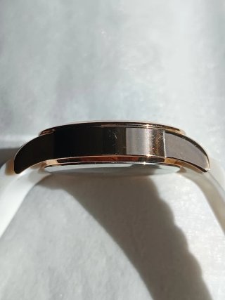 Q&Q Quartz by Citizen 40 mm – Bianco e Oro Rosa