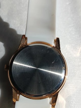 Q&Q Quartz by Citizen 40 mm – Bianco e Oro Rosa