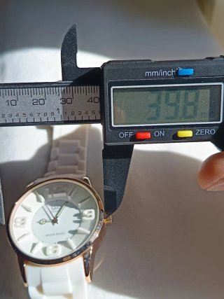 Q&Q Quartz by Citizen 40 mm – Bianco e Oro Rosa