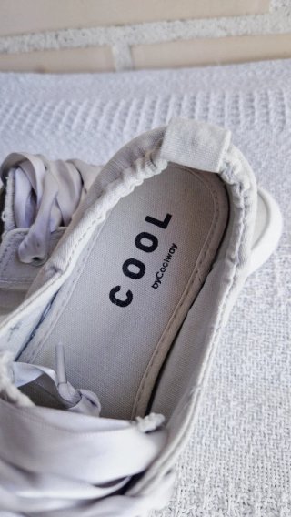 Zapatillas Coolway grises con lazo