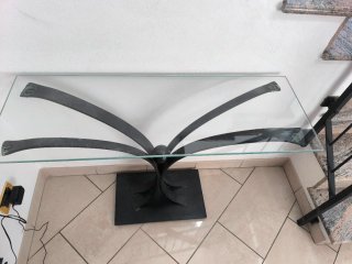 Tavolino in vetro e metallo nero