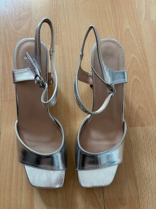 Tacones de vestir plateados talla 40
