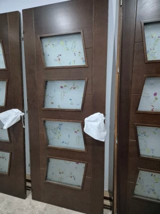 Puerta madera interior cristal decorado
