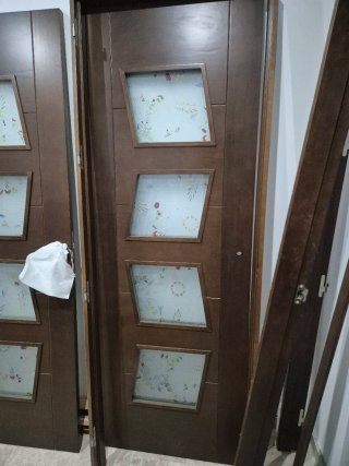 Puerta madera interior cristal decorado