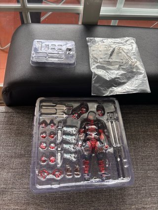 Figura Deadpool Revoltech Edición Limitada