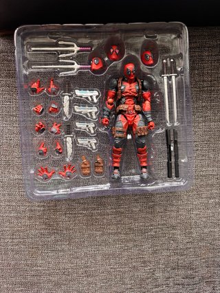 Figura Deadpool Revoltech Edición Limitada