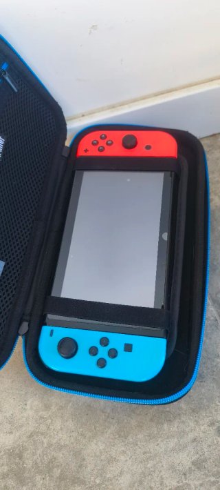 Nintendo Switch con 4 mandos