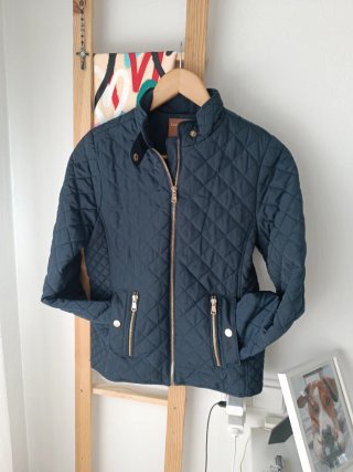 chaqueta acolchada Zara azul marino. Talla 11/12