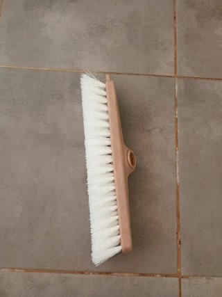 Cepillo para terraza madera y cerdas blancas