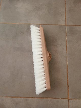 Cepillo para terraza madera y cerdas blancas