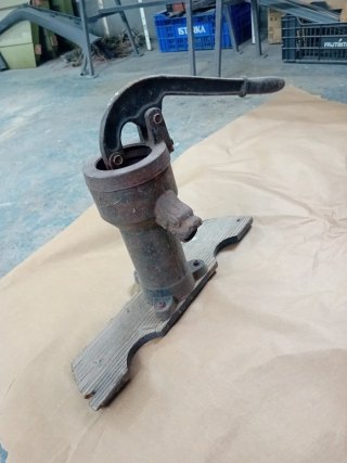 Lote Antiguo: Bomba Agua, Cizalla, Prensa Manual