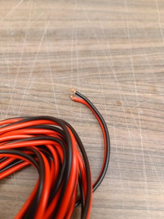 Cable mechero coche 12V/24V con cables pelados