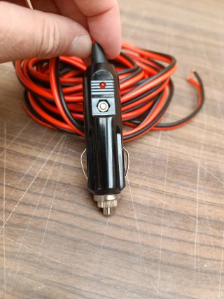 Cable mechero coche 12V/24V con cables pelados