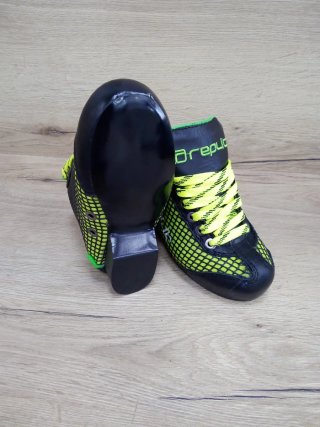 Botas de hockey color verde fluor talla 30
